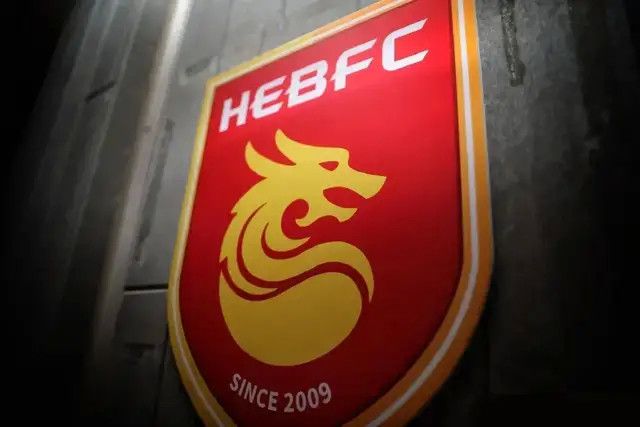 公交车被多人伦小说